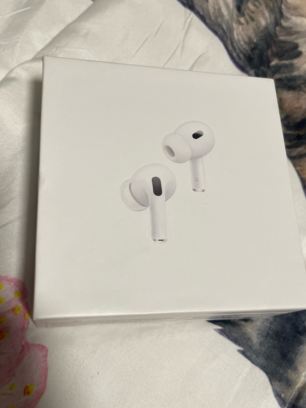Apple White Wireless Earbuds with Charging Case Image